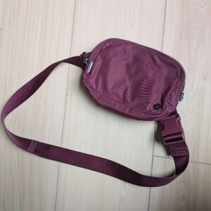 Lululemon 2L Maroon Everywhere Belt Bag